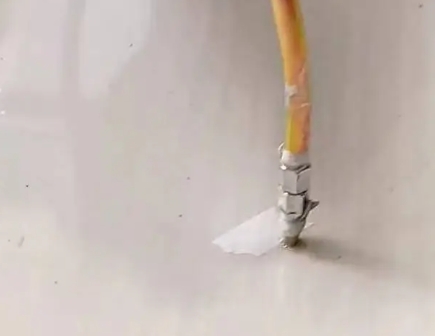 岑巩瓷砖空鼓维修公司专业解答在瓷砖铺贴过程中，如果使用的砂料过粗（如全部使用了粗砂），可能会导致以下问题